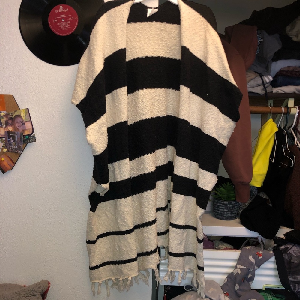 Black and cream striped short sleeve cardigan small/medium